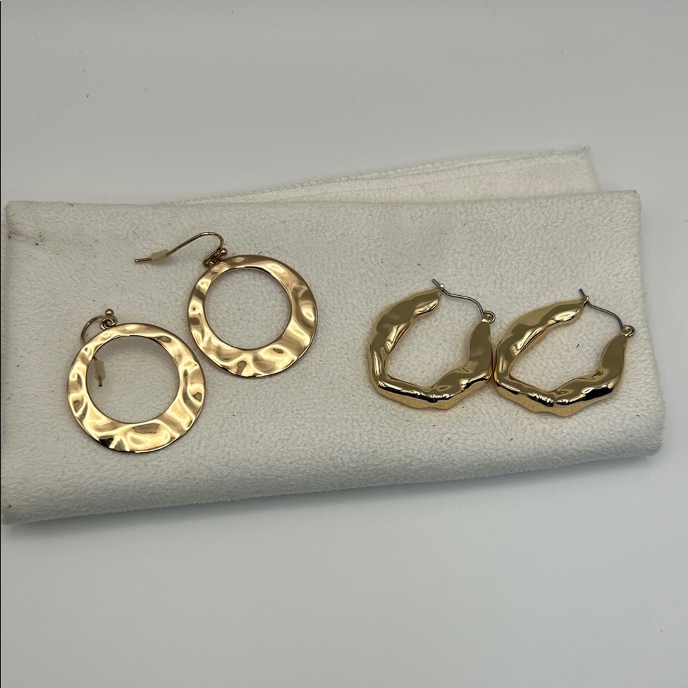 Gold-tone Textured Classic Hoop Earrings Qty 2 Unsigned